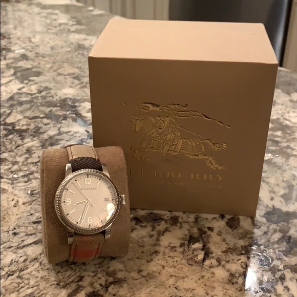 Burberry Watch “Nova” - Picture 2 of 6